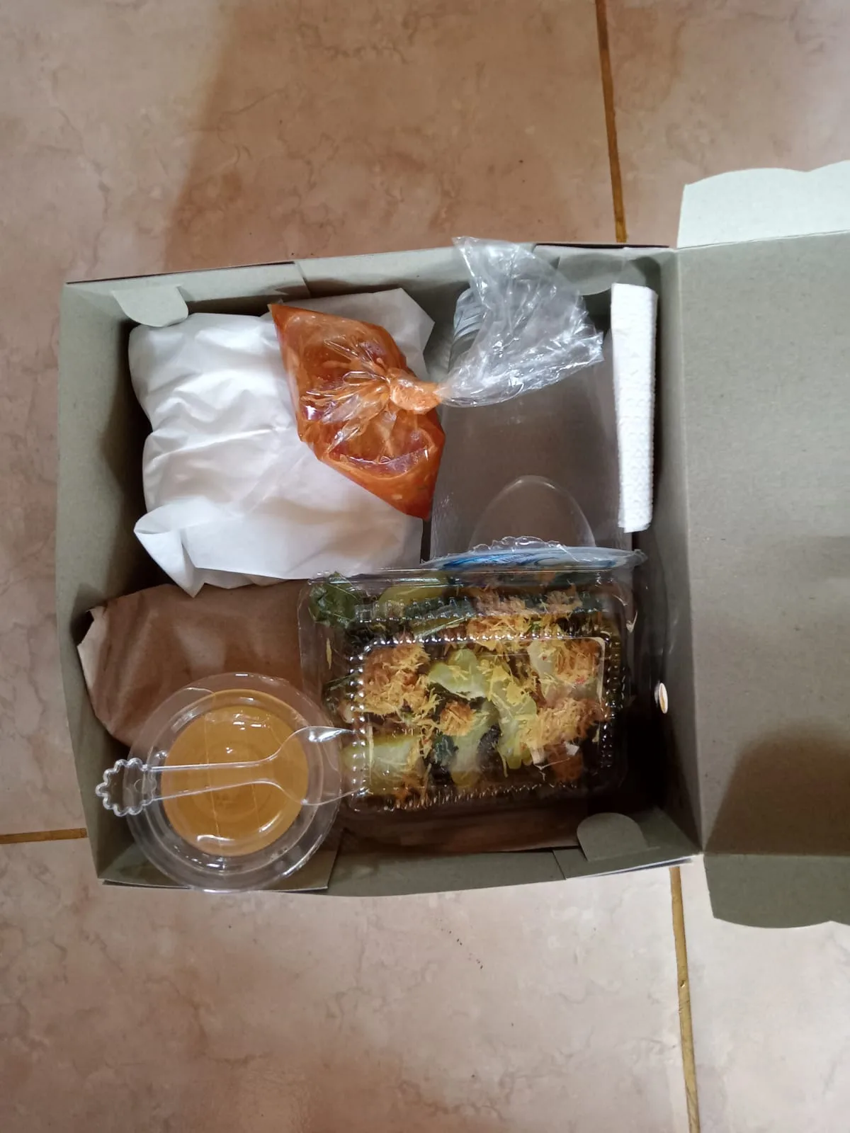 NASI KOTAK + NILA BAKAR/GORENG + LALAPAN