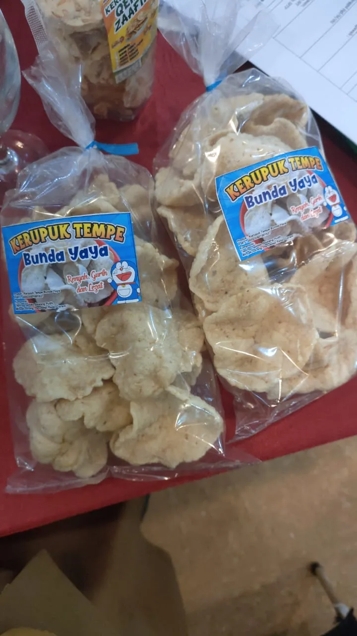 Menyediakan penjualan  Kerupuk Tempe Bunda Yaya