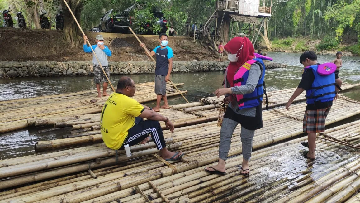 Rakit Bambu/Lanting/Bamboo Rafting
