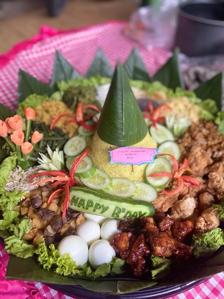 nasi tumpeng