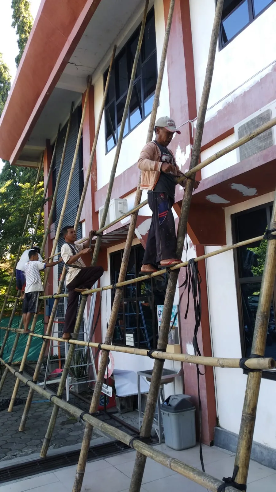 Tiang bambu (termasuk pajak)