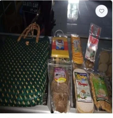 Paket oleh oleh