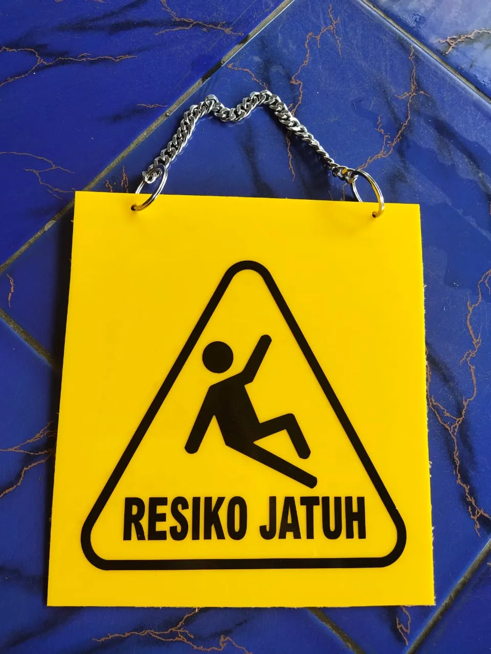 Akrilik Gantung Rantai Ukuran 21,5 x 20 cm