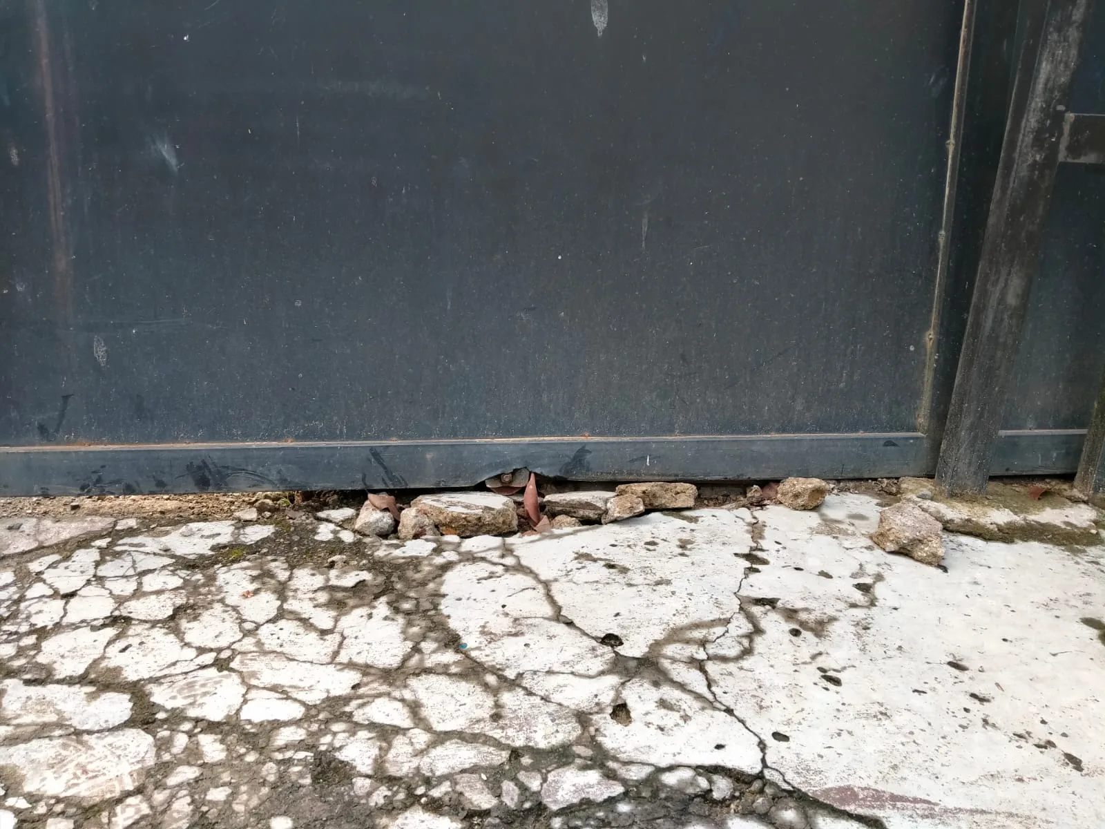 Perbaikan Pagar Rusak Sedang