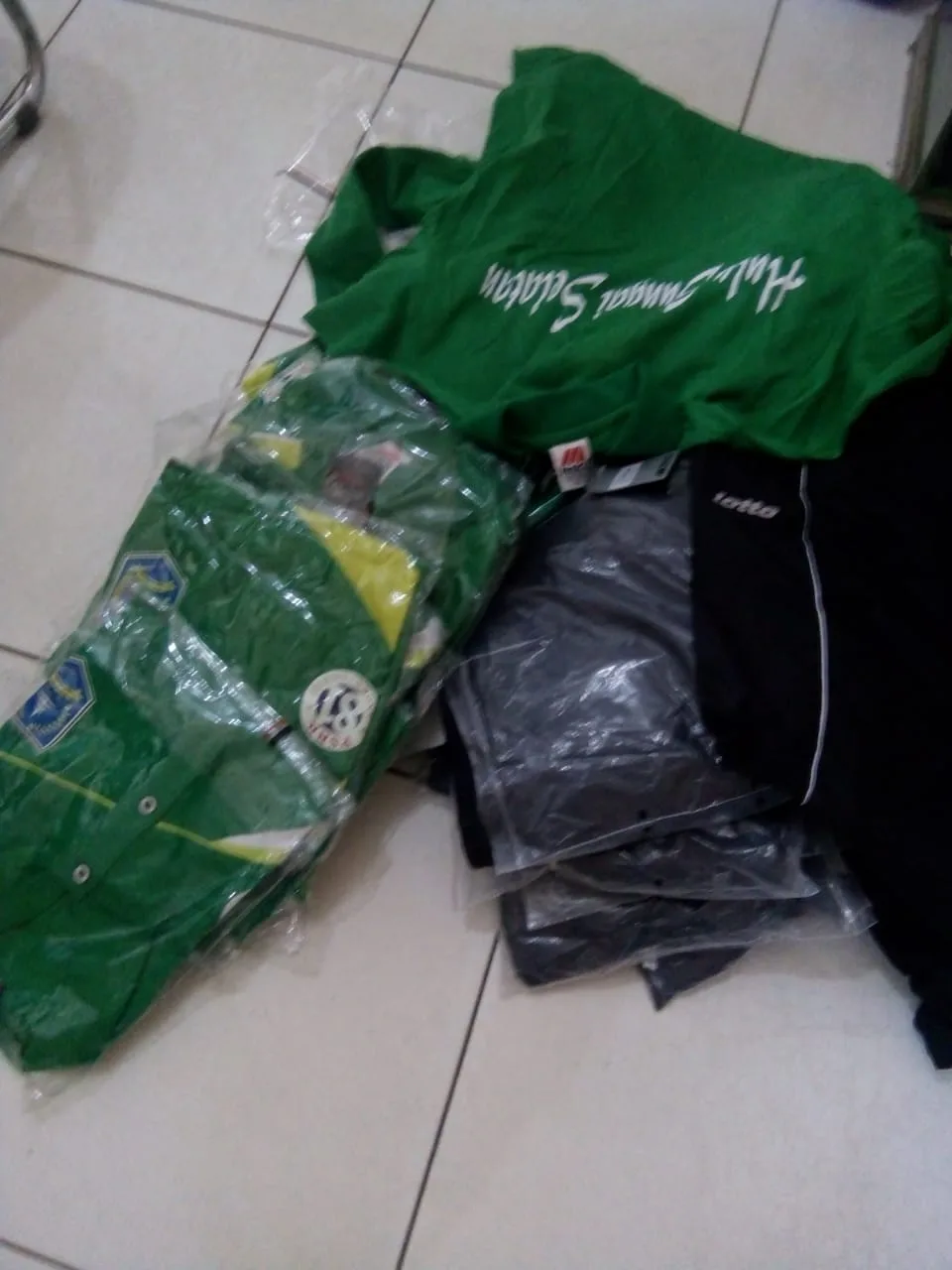 1 SET BAJU OLAHRAGA