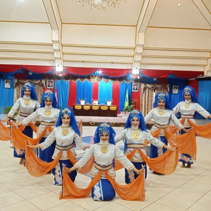 TARI AGUK KAMBANG (IRINGAN MP3)