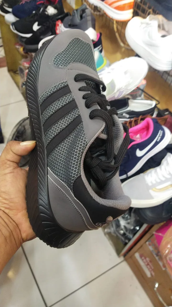 Sepatu Olahraga