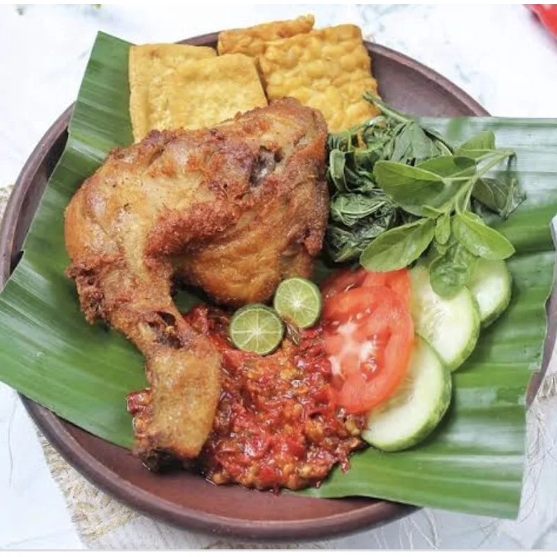 Nasi Kotak Ayam Goreng Lalapan