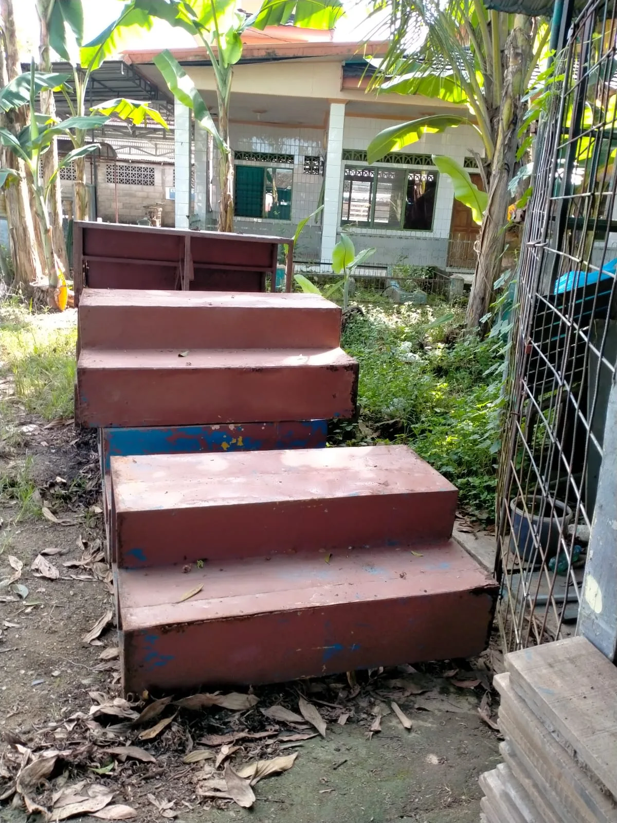 Perbaikan Panggung Besi Paduan Suara