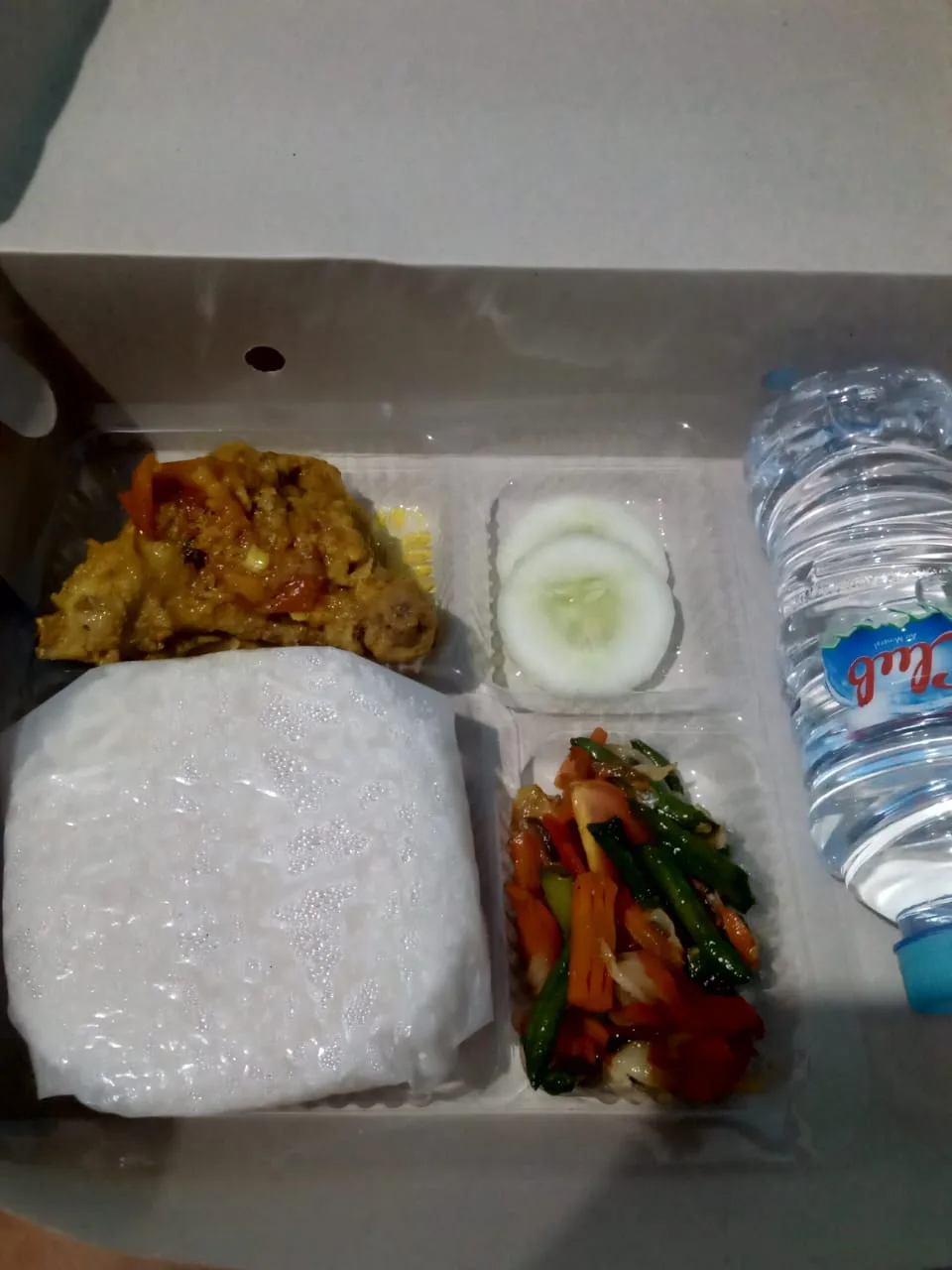 PAKET MAKAN 3.(NASI +OSENG KACANG PANJANG TEMPE + AYAM ASAM MANIS)