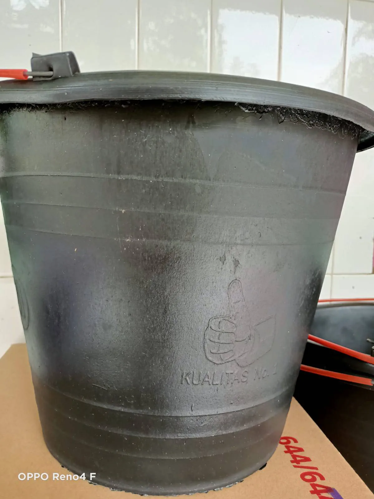 Ember plastik