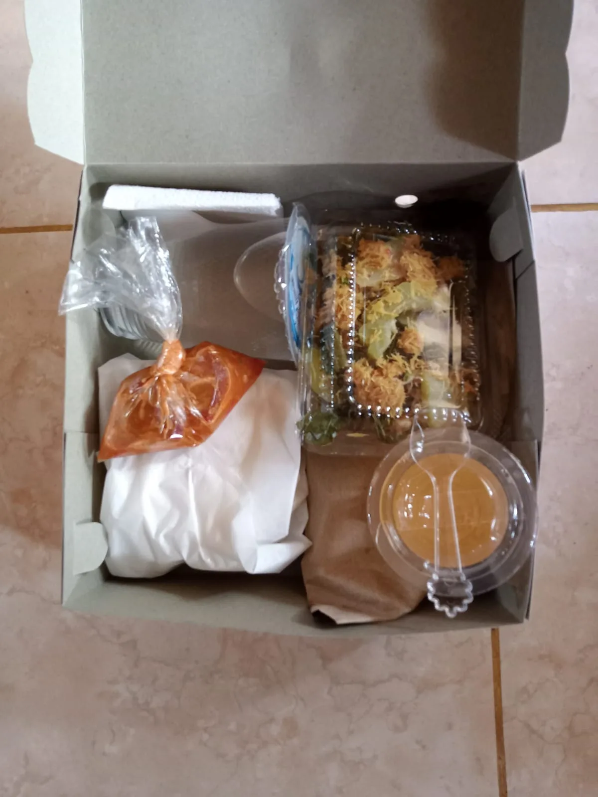 NASI KOTAK + NILA BAKAR/GORENG + LALAPAN