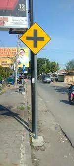 STIKER PERSIMPANGAN