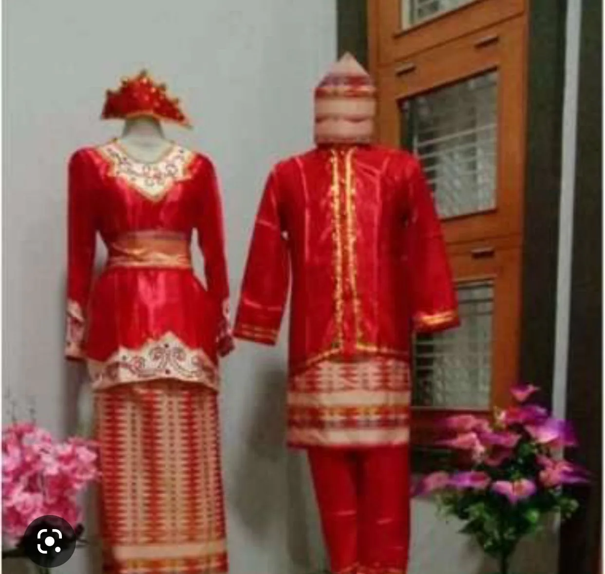 Pakaian adat tradisional