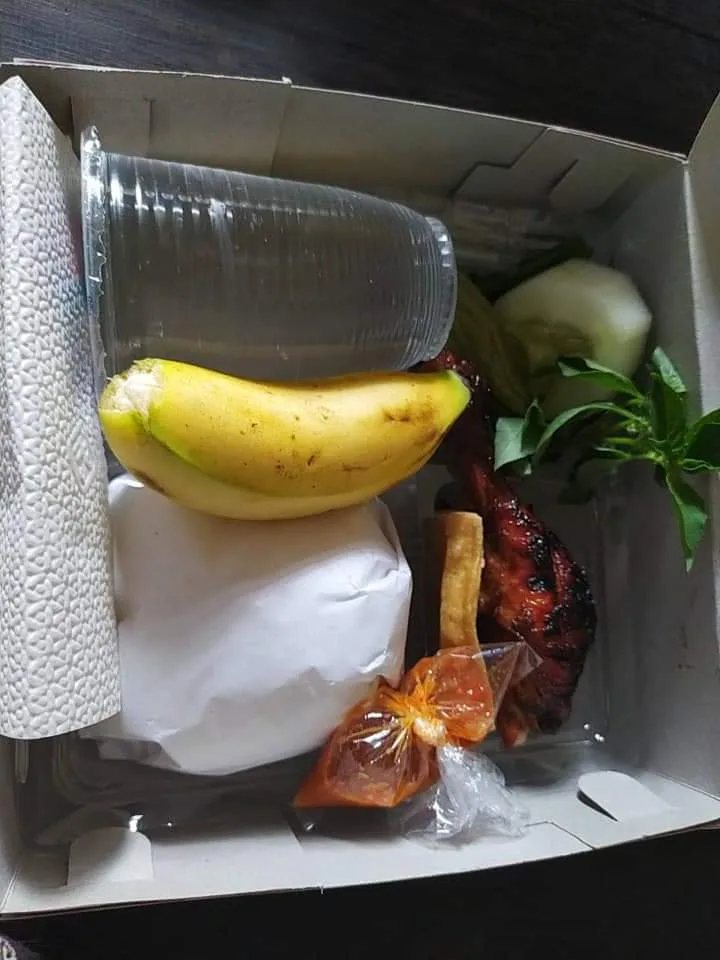 Nasi kotak ayam bakar lalapan