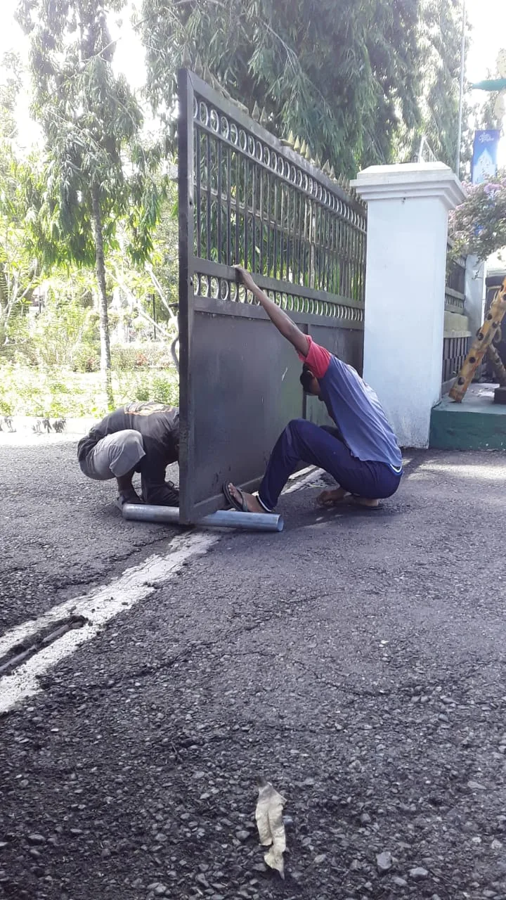 PERBAIKAN PINTU PAGAR KANTOR