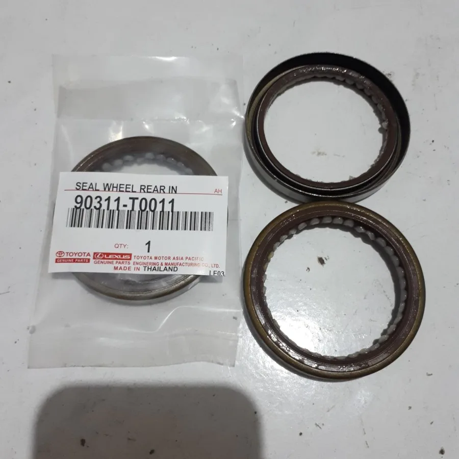 SEAL RODA BELAKANG TOYOTA INOVA