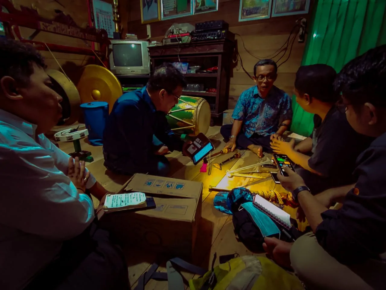 Jasa Tim Penulis, Editor, Desain Cover, Layout karya tulis