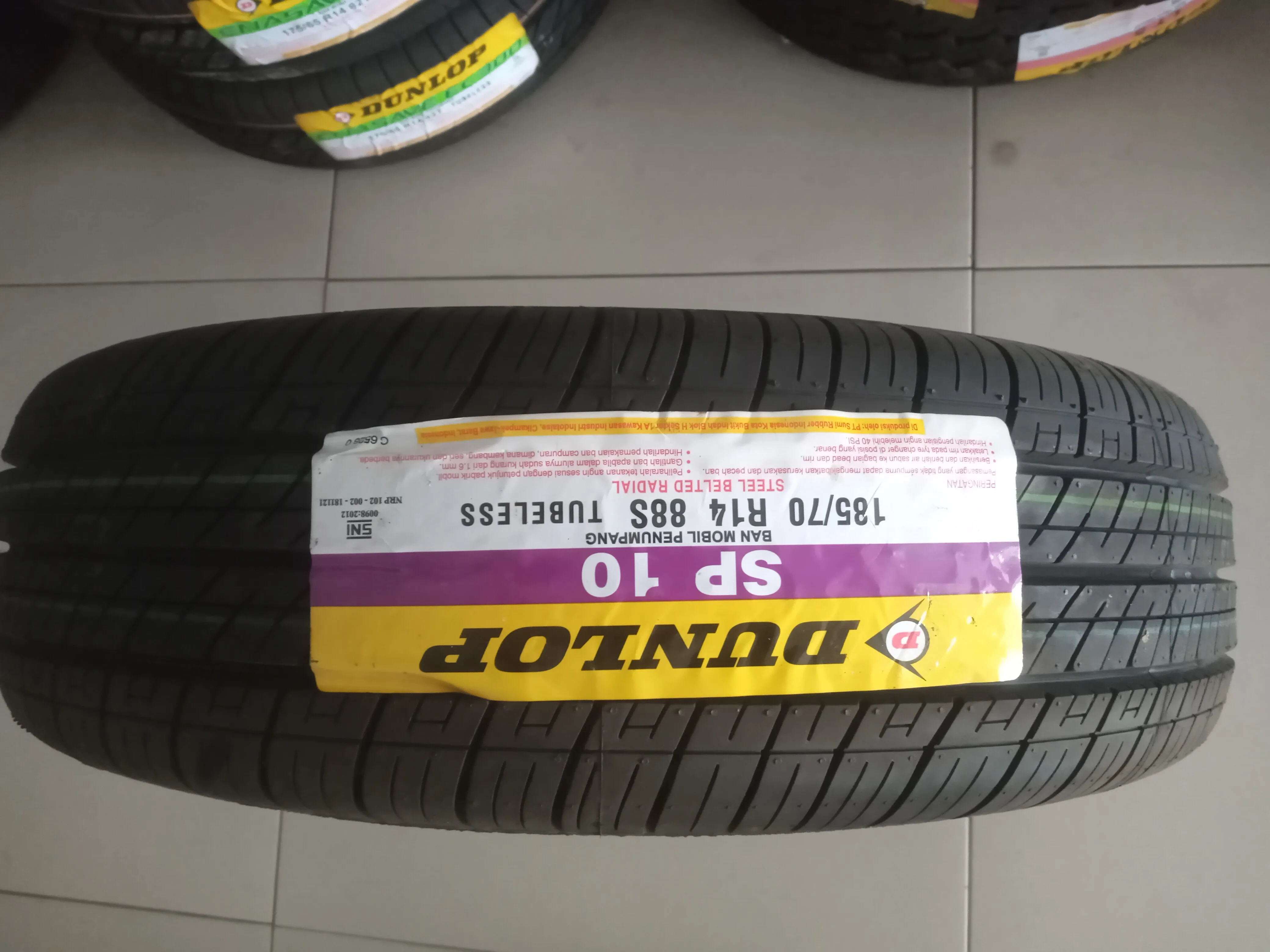 185/70 R14 ban luar Dunlop Sp10