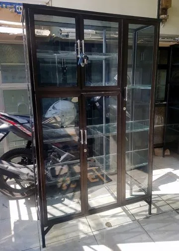 Lemari Kaca