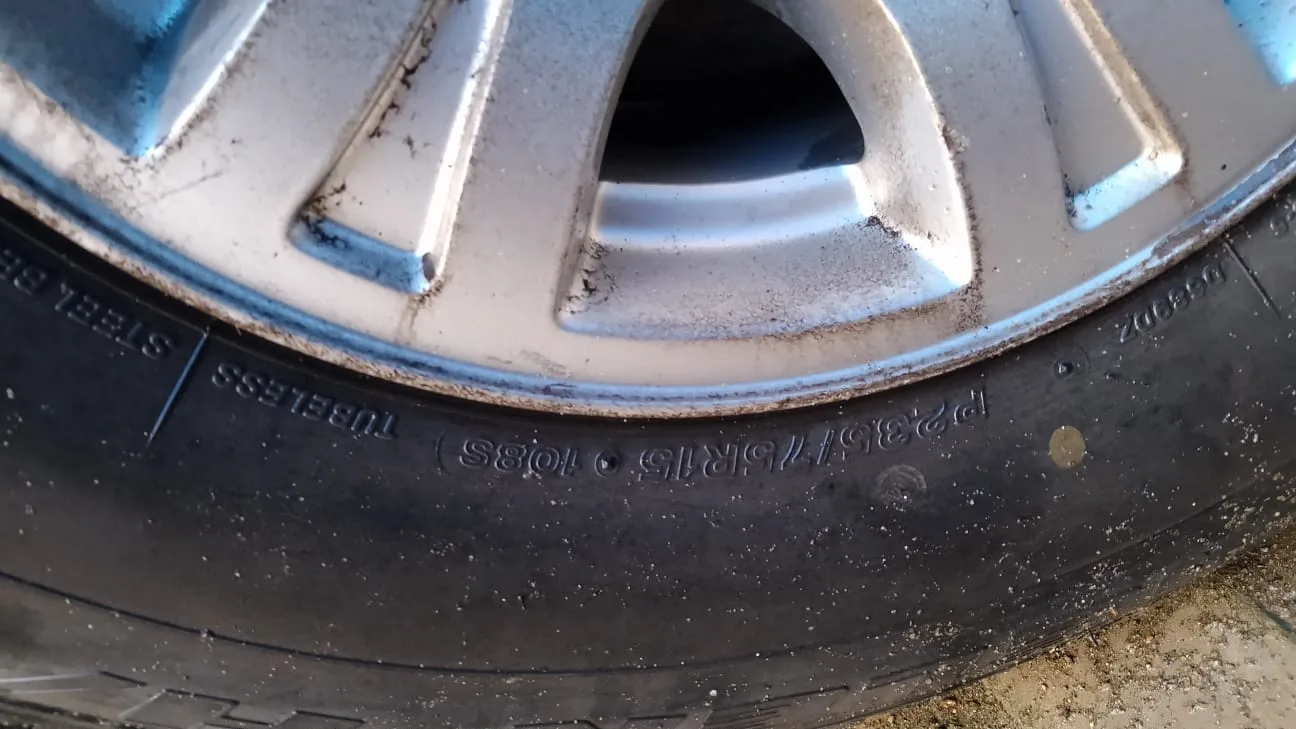 Ban Bridgestone Dueler D689 235/75 R15 Elf