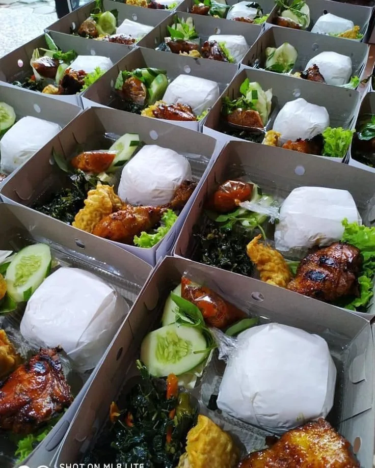 3. Nasi Kotak Komplit