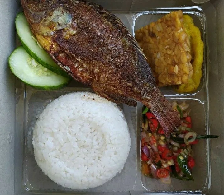 3. Nasi Kotak Komplit