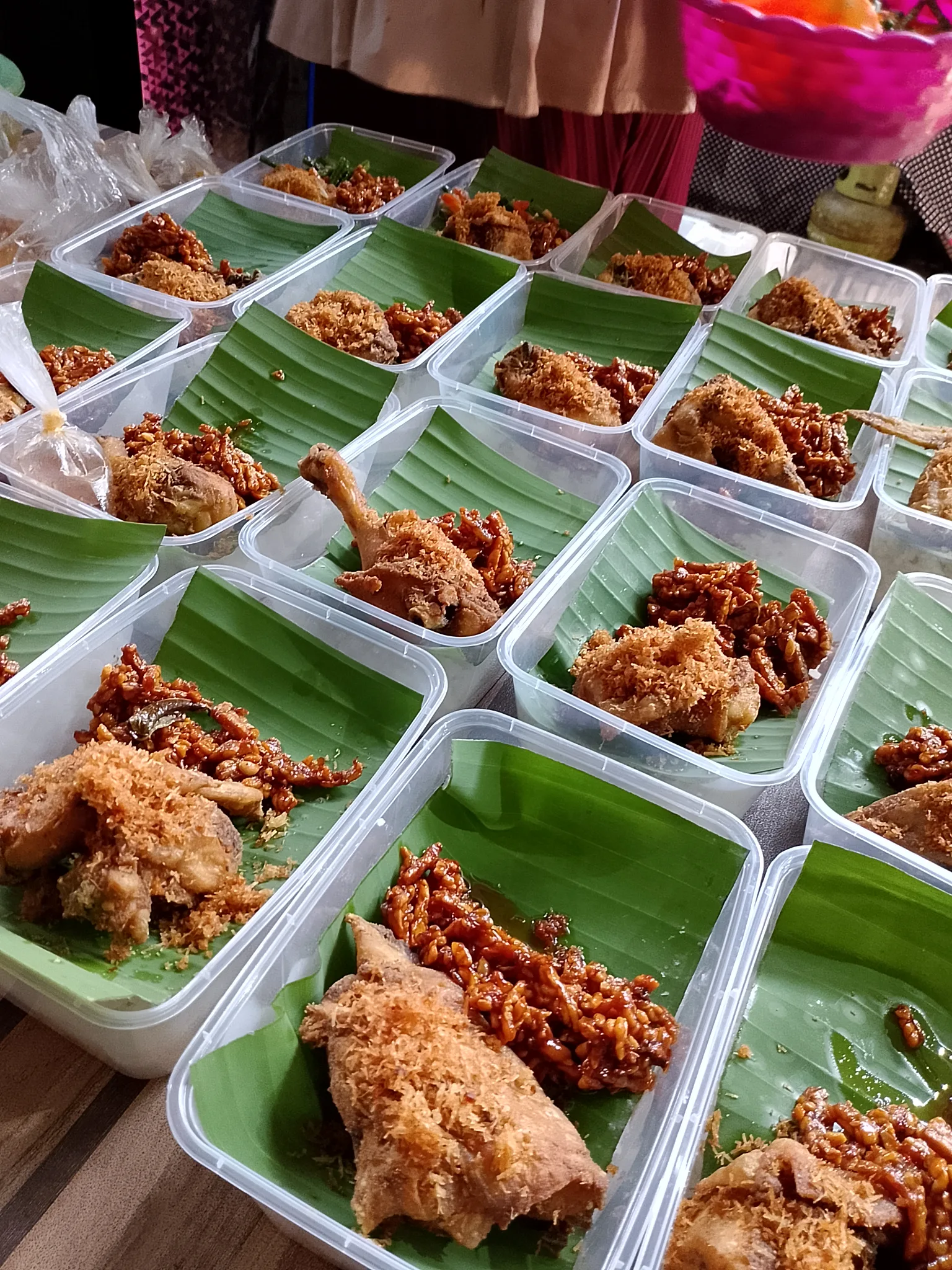 NASI CAMPUR AYAM SERUNDENG
