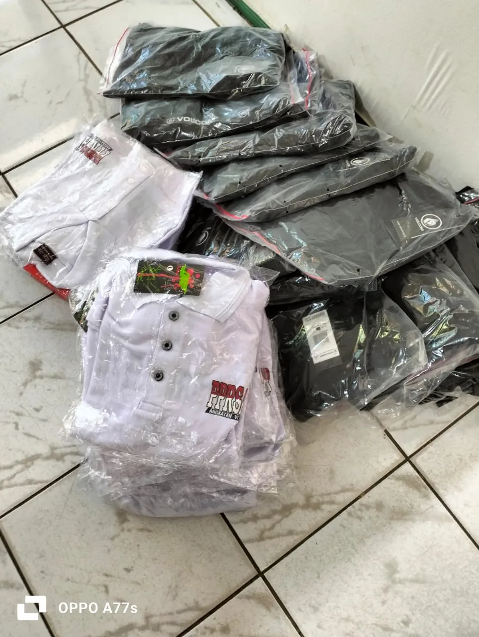 Baju kaos lengan panjang