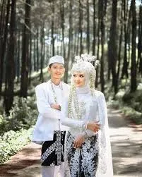 Menyewakan Pakaian Adat dan pakaian Pengantin