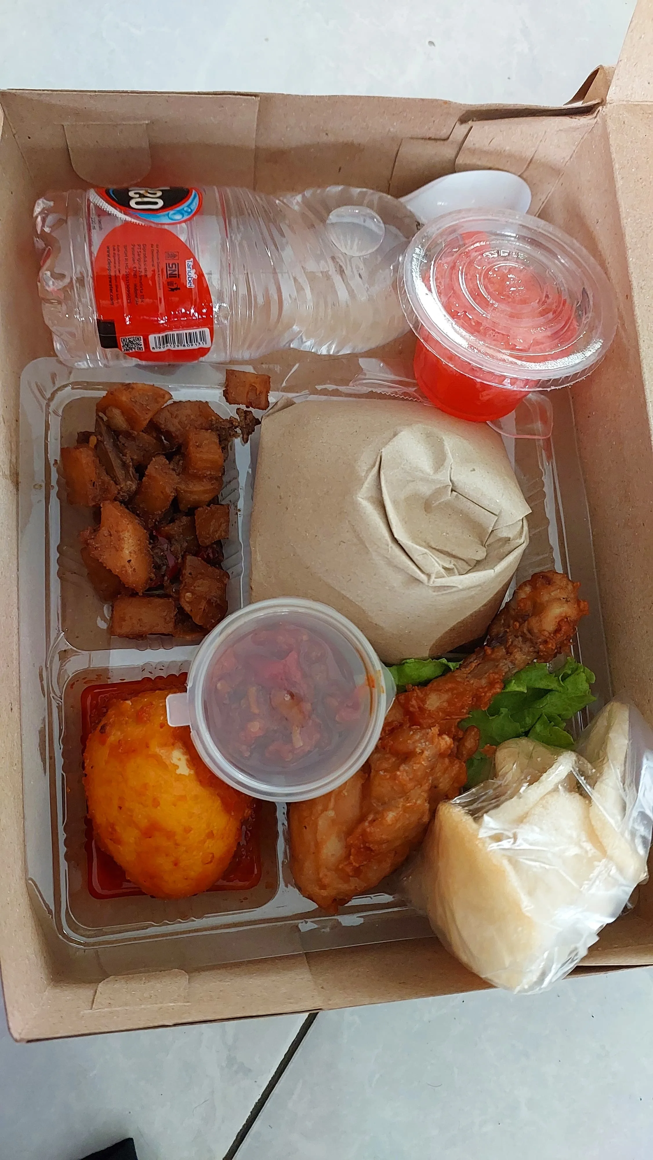 Nasi kotak lengkap