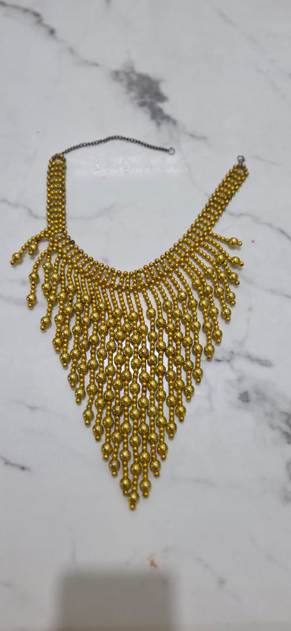 Aksesoris kalung Pakaian Adat
