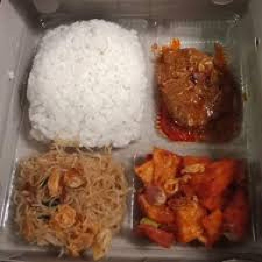 Nasi kotak daging rendang