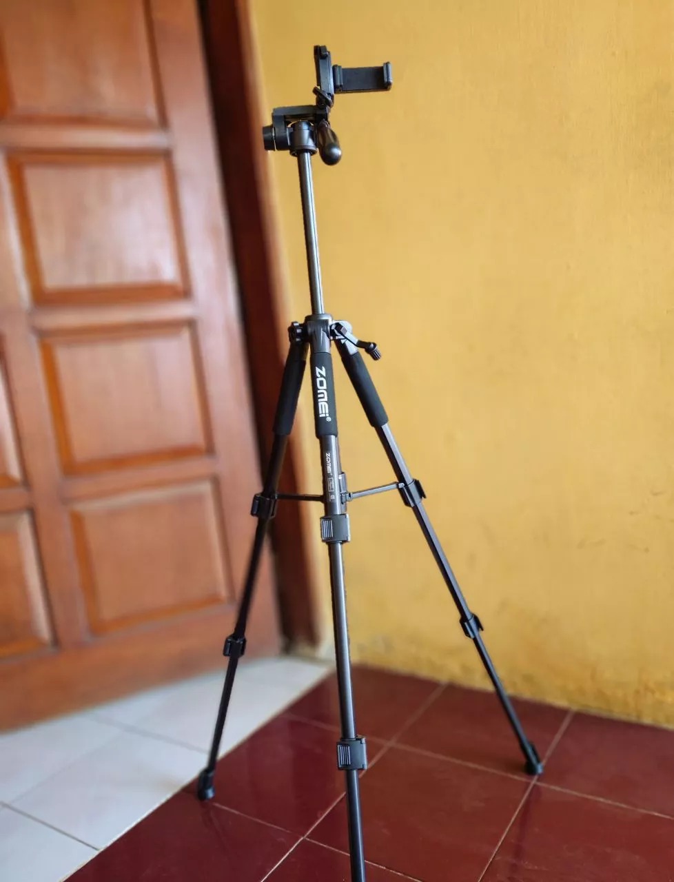 ZOMEI Q 111 [Q111] PROFESSIONAL PORTABLE FLUID PAN HEAD TRIPOD TRAVEL -