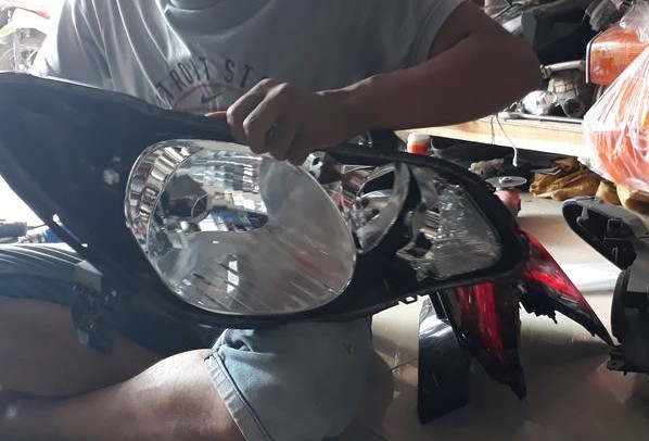 Jasa Pemasangan Mika Lampu Mobil