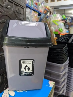 TEMPAT SAMPAH PLASTIK TONG SAMPAH