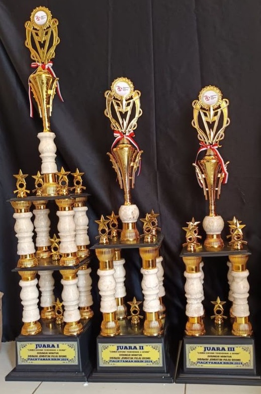 piala 4 kaki 2 tingkat marmer